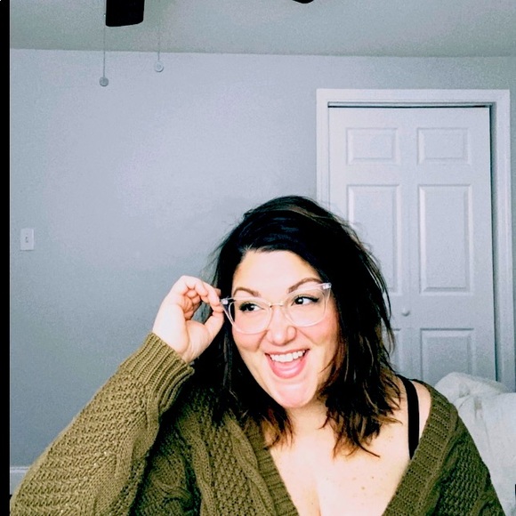 Meet your Posher, Alexis - Picture 1 of 1